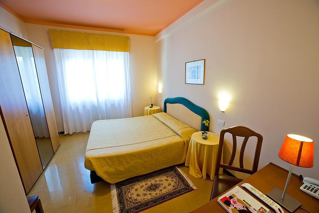 Hotel Europa Porlezza Phòng bức ảnh