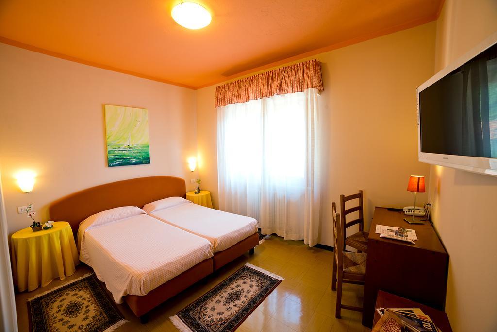 Hotel Europa Porlezza Phòng bức ảnh